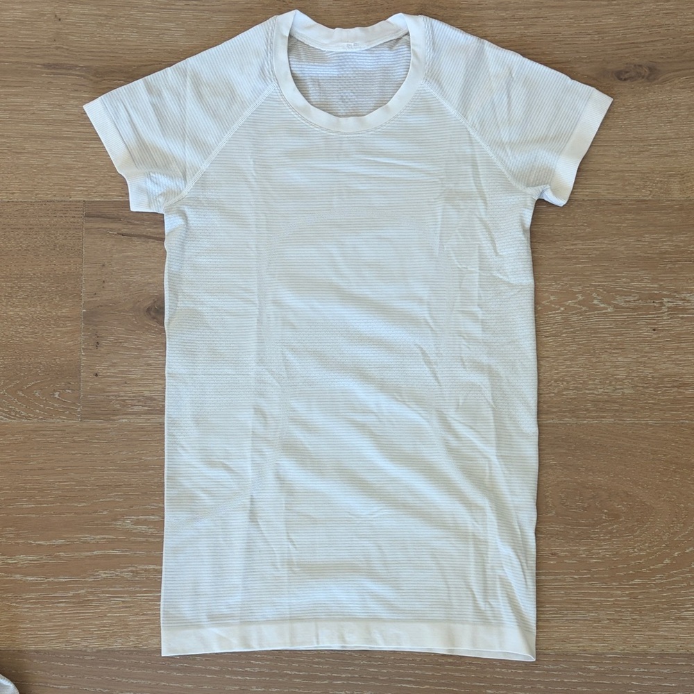 Lululemon Switfly White Short Sleeve T-Shirt Hip Length